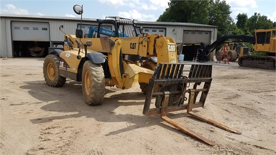 2005 CATERPILLAR TH560B | Equipment Store