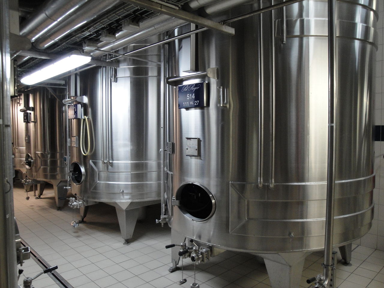 Industrial stainless steel tanks should be passivated and chemically cleaned.