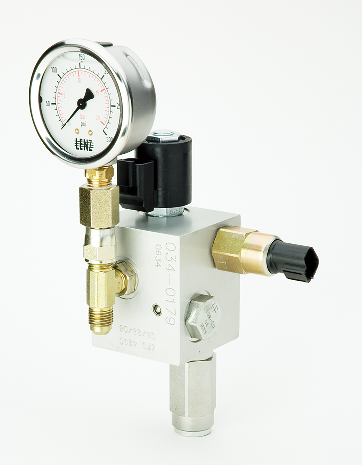 Manifolds: Logan offers fluid and air actuated valve manifolds complete with gauge and pressure switch to ensure reliable and accurate engagement of the Logan PTO