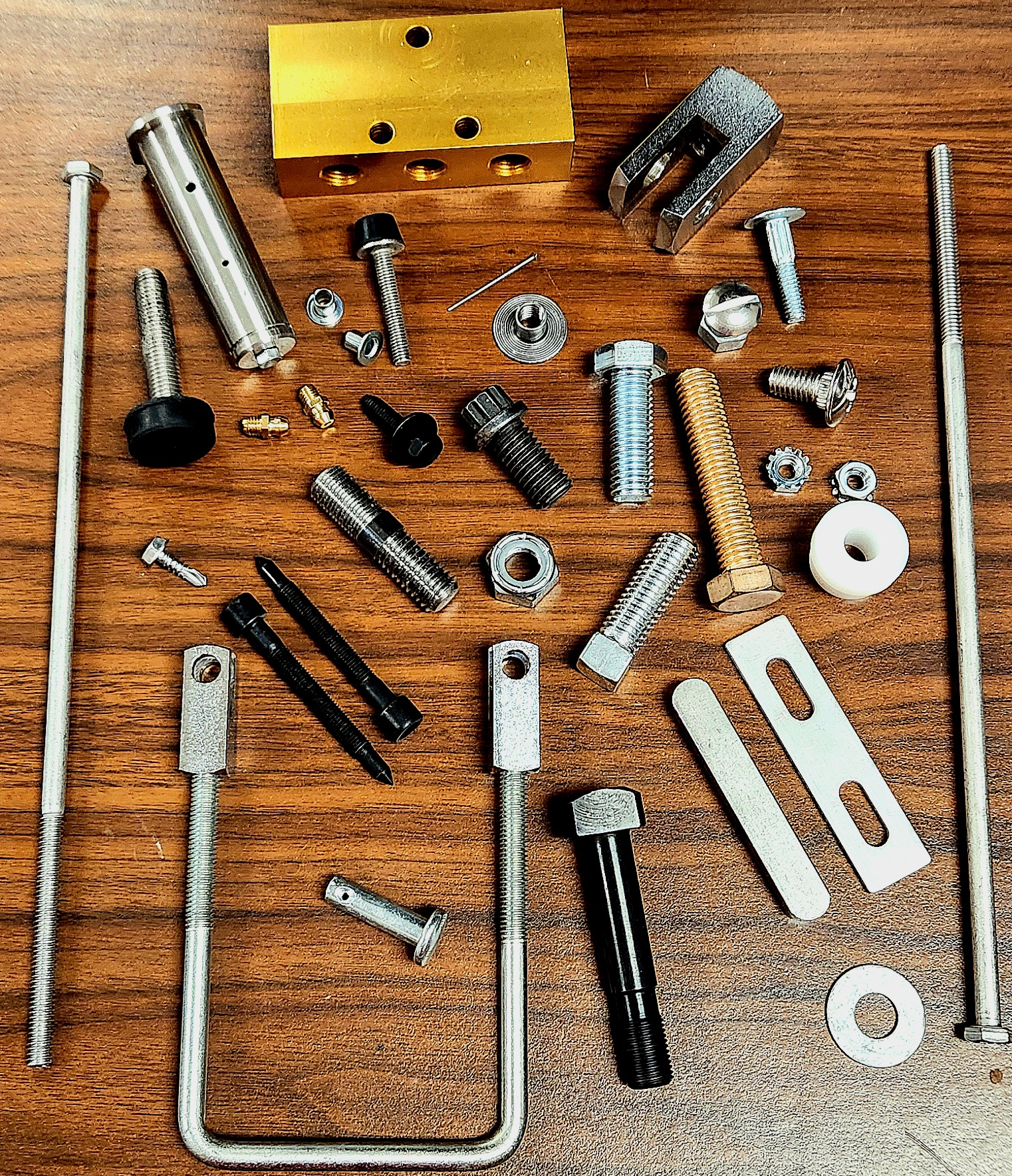 Standard &amp; Custom Fasteners