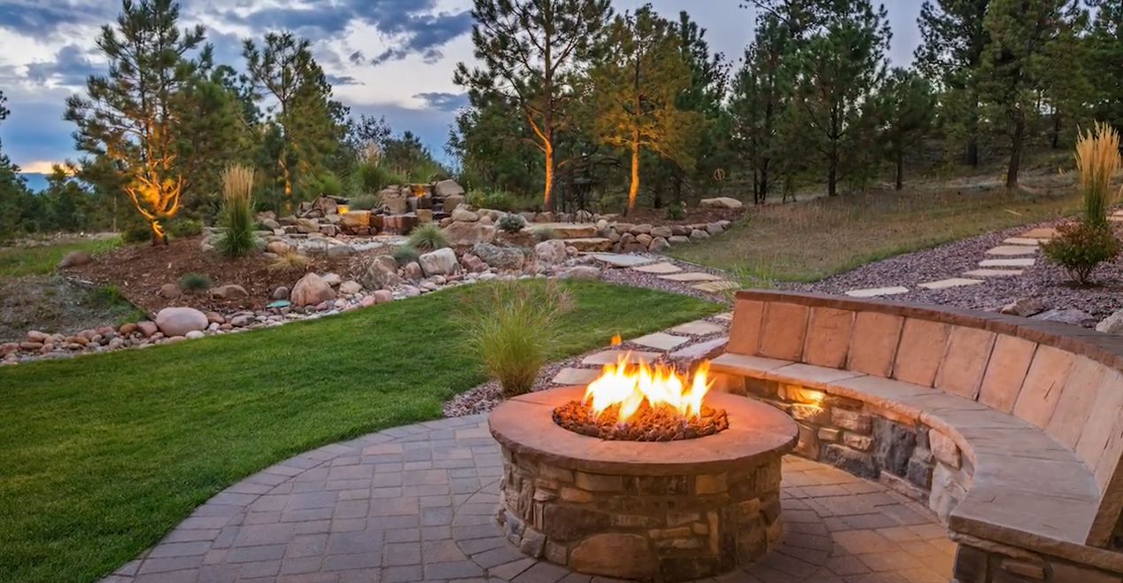 Top Notch Landscaping: Transforming Lawns into Luxurious Retreats