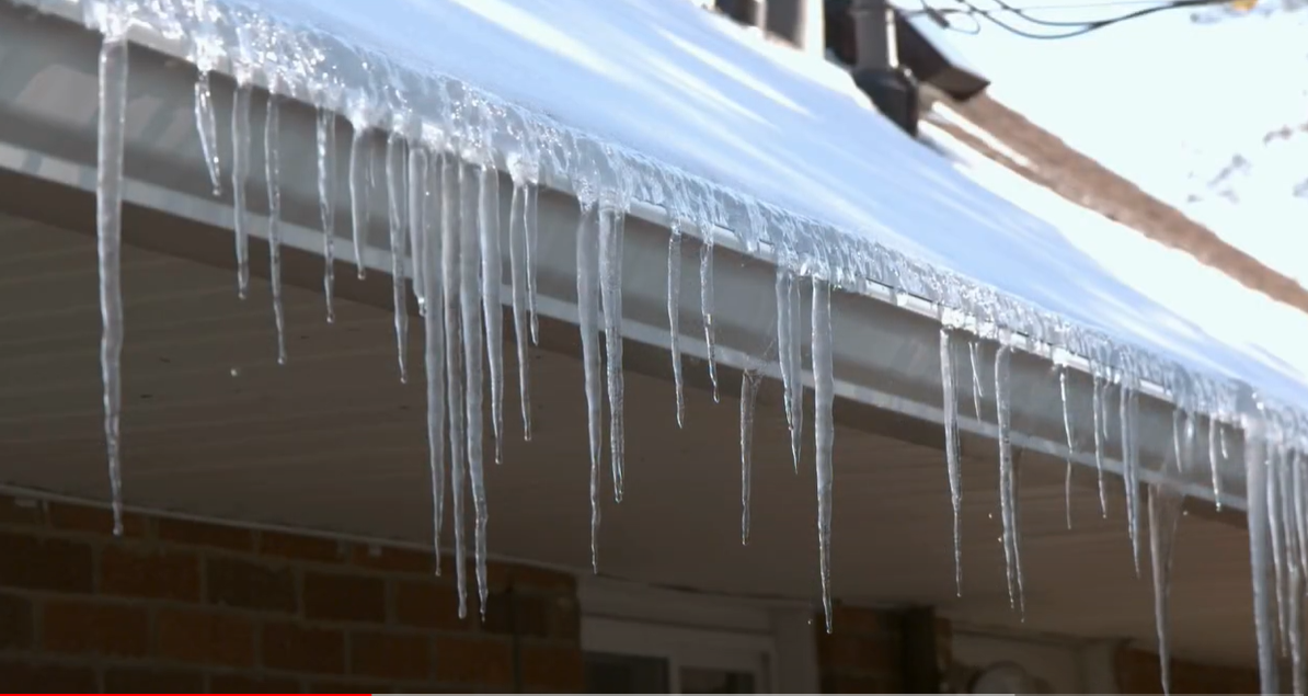 Understanding and Preventing Ice Damming to Your Roof